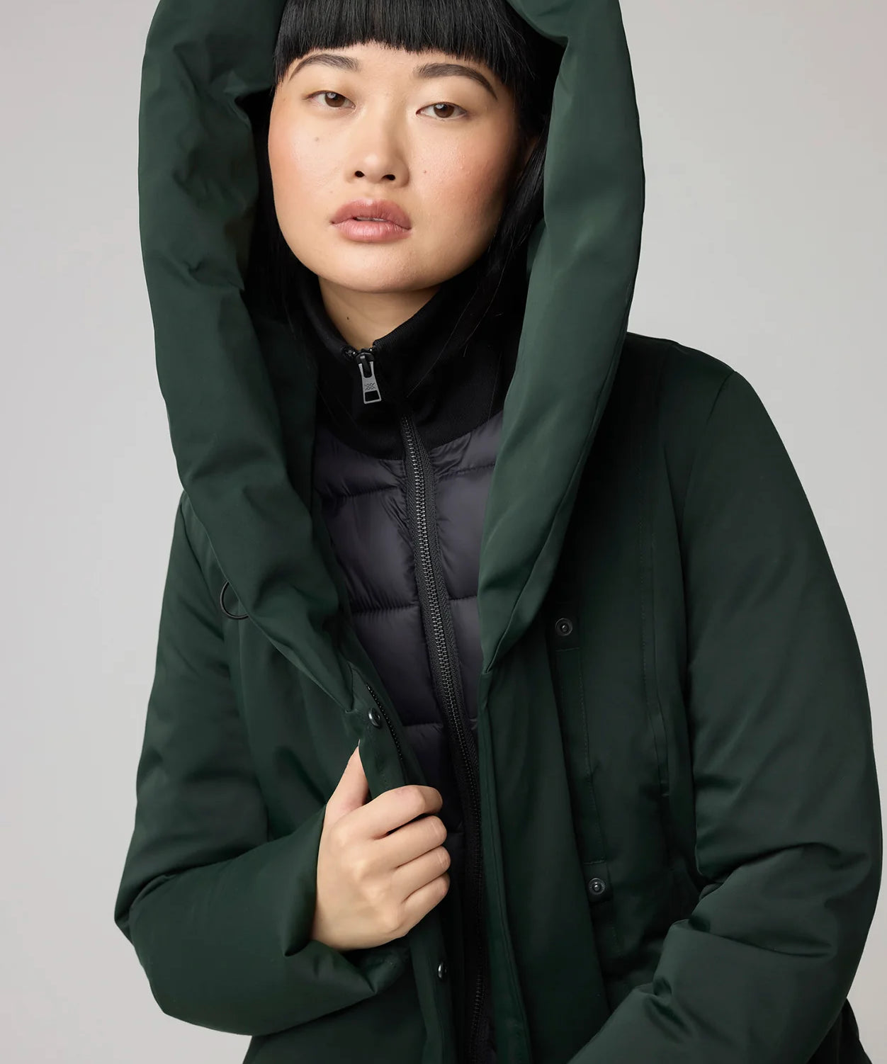 CAMELIA Slim-Fit Classic Down Coat