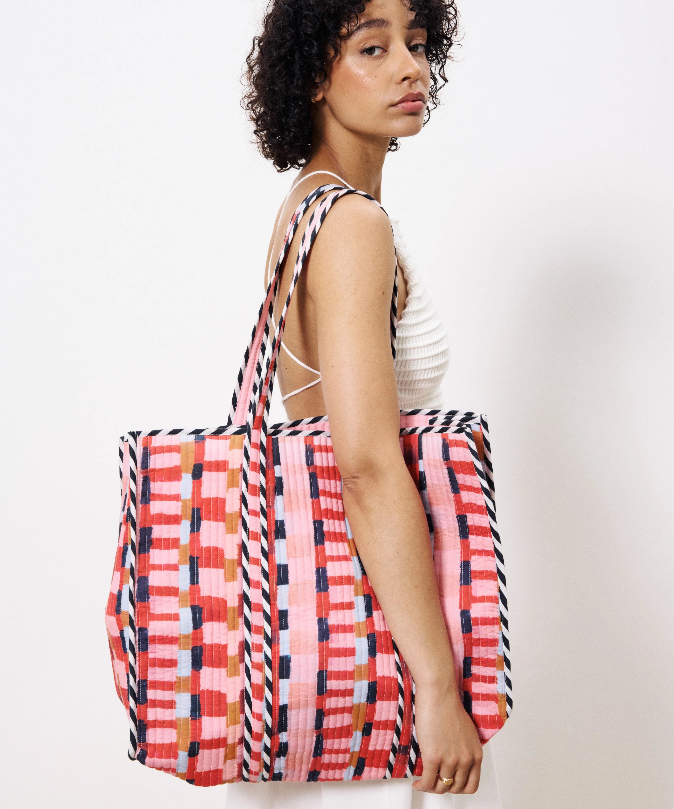 Aise Tote Bag