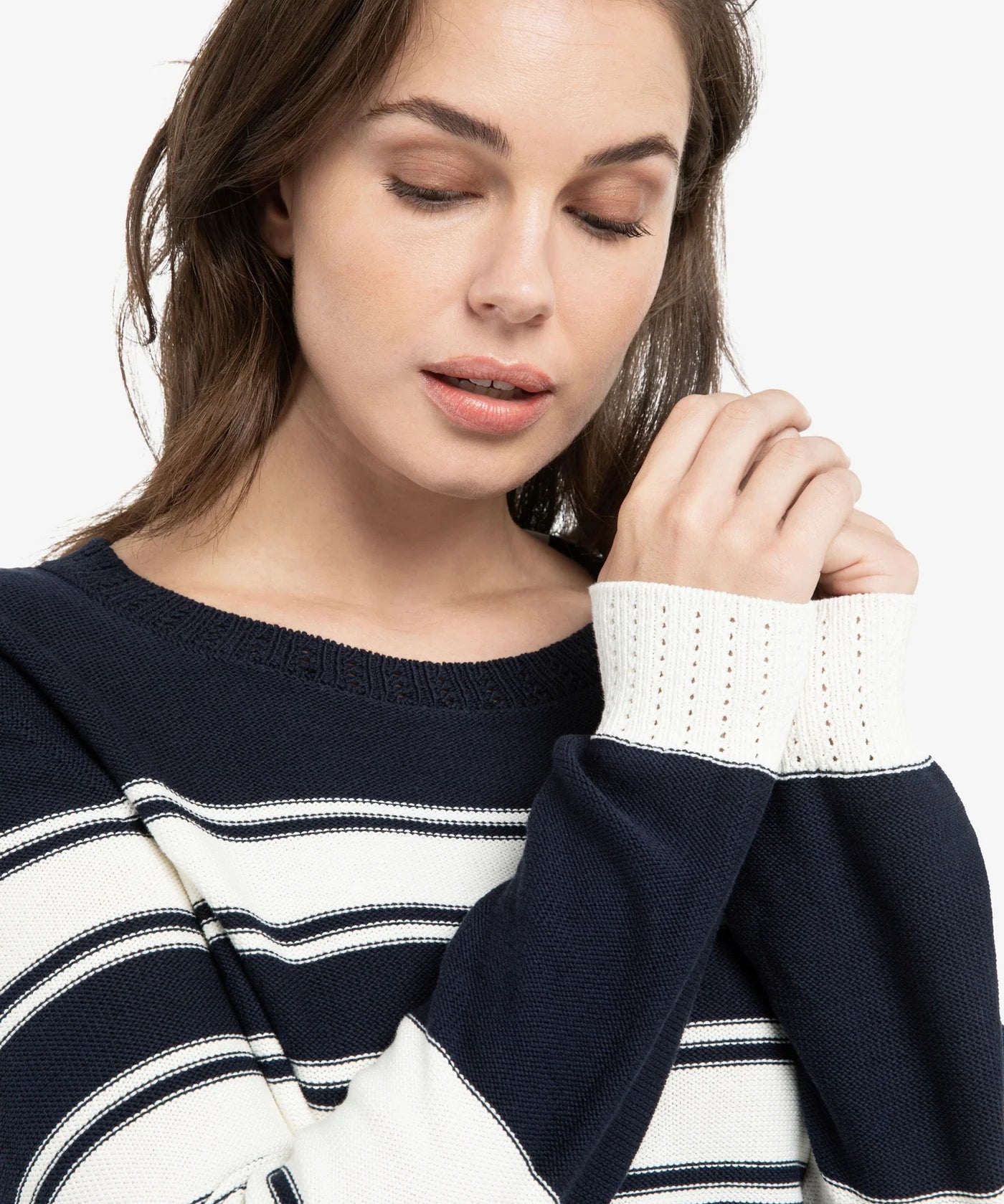 Knit sweater w/navy stripe