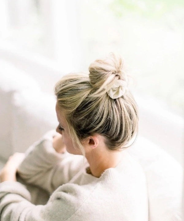 CASHMERE CREAM SCRUNCHIE - CLASSIC